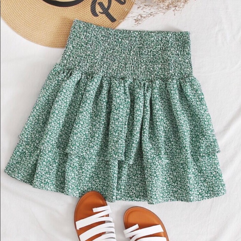 Green floral mini skirt!